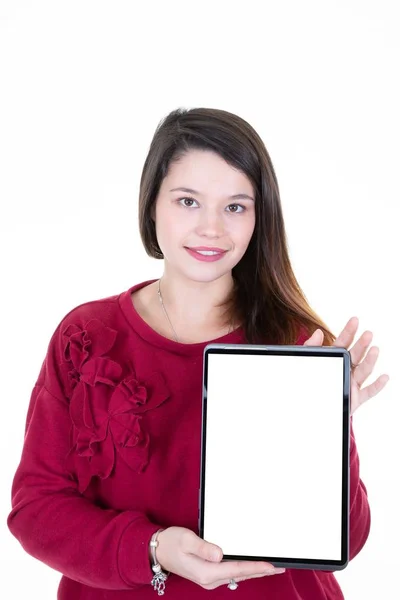 Mulher Bonita Feliz Mostrando Uma Tela Digital Tablet Tablet Almofada — Fotografia de Stock
