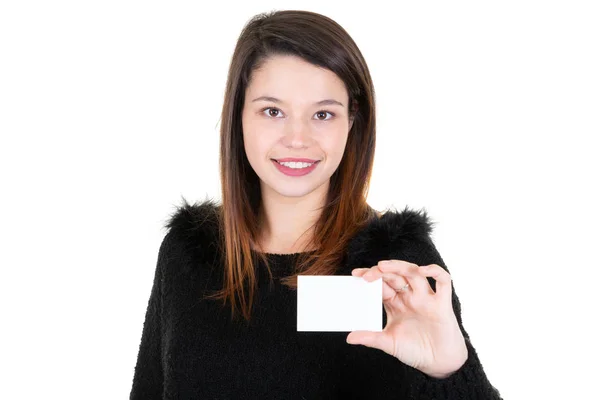 Mulher Bonita Mostrando Cartão Branco Exibição Vazia — Fotografia de Stock