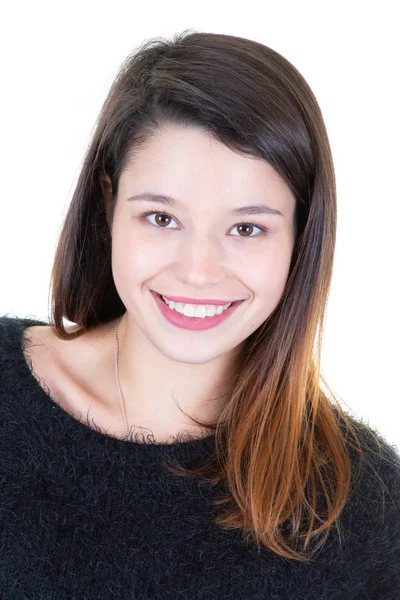 Retrato Casual Uma Jovem Mulher Sorridente Olhando Para Câmera Rindo — Fotografia de Stock