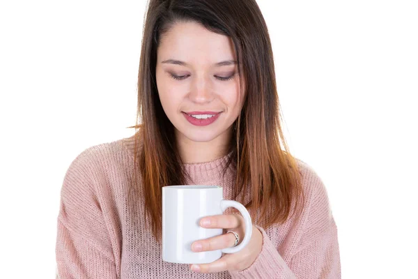 Junge Frau Mit Tasse Kaffee Blickt Nachdenklich Nach Unten — Stockfoto
