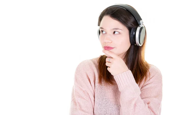 Jeune Femme Avec Casque Regarde Gauche Dans Espace Copie Blanc — Photo