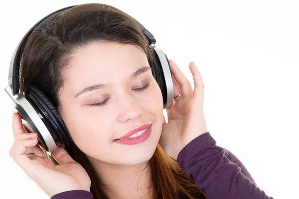 Joven Belleza Morena Joven Mujer Disfrutando Música Los Auriculares Primer — Foto de Stock
