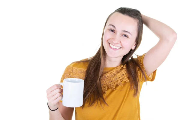 Jovem Mulher Com Xícara Café Sorrindo Com Fundo Copyspace Branco — Fotografia de Stock