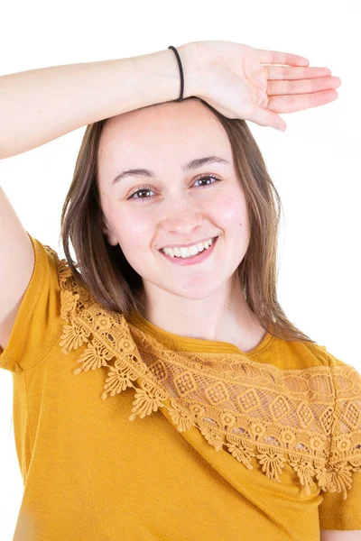 Joven Feliz Sonriente Bonita Mujer Con Brazo Frente — Foto de Stock