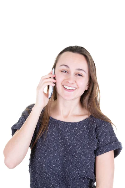 年轻的微笑的妇女使用手机对白色背景 — 图库照片