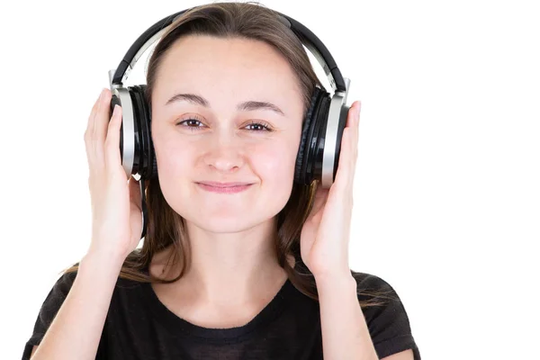 Młoda Kobieta Relaks Słuchanie Muzyki Białym Tle Zestawu Słuchawkowego — Zdjęcie stockowe