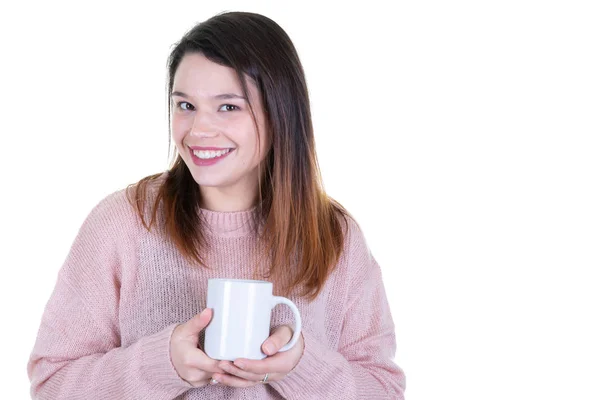 Menina Uma Camisola Rosa Quente Está Segurando Caneca Branca Nas — Fotografia de Stock