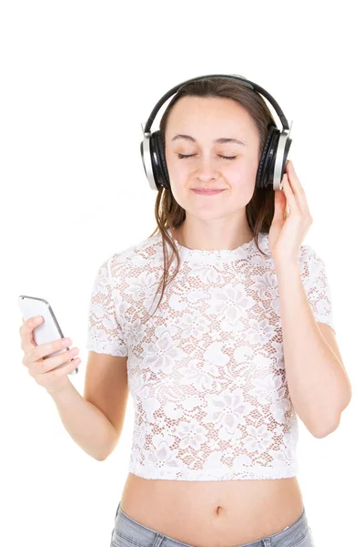 Heureuse Jeune Femme Avec Écouteurs Avec Les Yeux Téléphone Portable — Photo