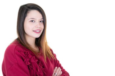 genç ve güzel kadın olumlu reklam veya promosyon metni için boş kopya alanı ile beyaz arka plan karşı kamera değil.