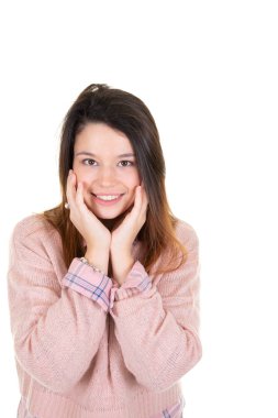 Beyaz arka plan üzerinde izole tür gülümseme ile poz güzel kadın portresi