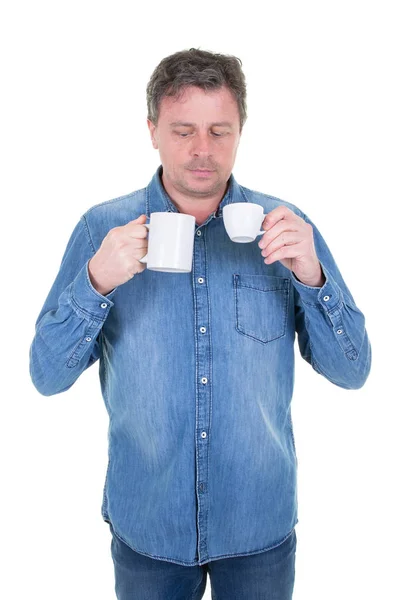 Schöner Mann Wählt Tasse Tee Oder Tasse Kaffee — Stockfoto