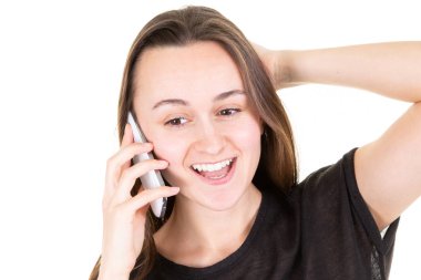 mutlu genç kadın üzerinde beyaz izole cep telefonu akıllı telefon üzerinde söz