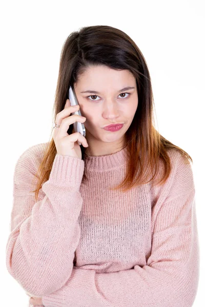 Retrato Una Joven Conmocionada Hablando Teléfono Celular —  Fotos de Stock