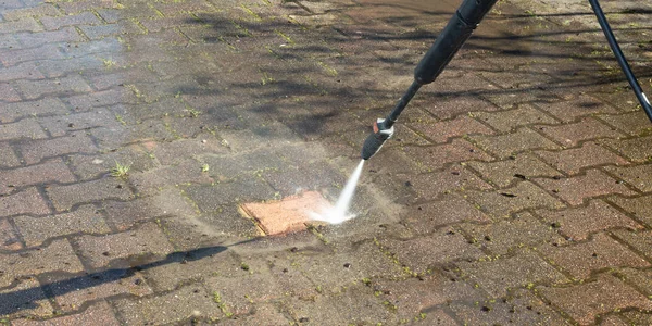 Suelo Exterior Camino Entrada Limpieza Del Trabajador Con Chorro Agua — Foto de Stock