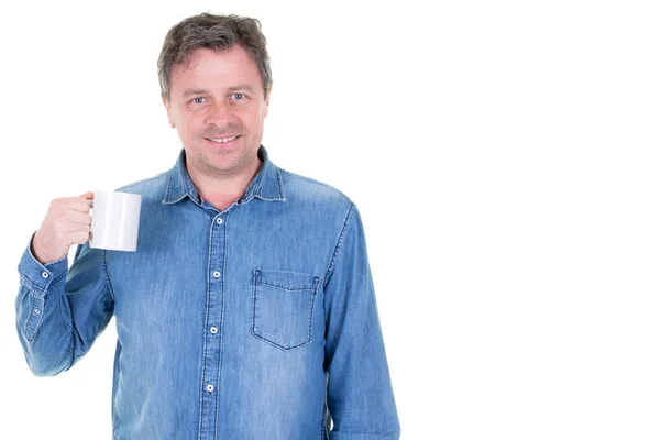 Sonriente Joven Guapo Hombre Sosteniendo Taza Café — Foto de Stock