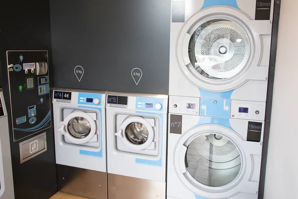 Βιομηχανικές Μηχανές Σειράς Πλυντήριο Στεγνωτήρια Ρούχων Πλυντήρια — Φωτογραφία Αρχείου