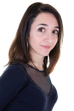 Beyaz arka plan üzerinde izole mutlu kadın portresi