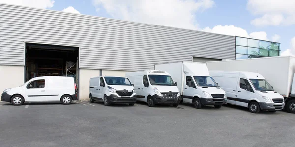 Società parcheggio per furgone camion di trasporto parco — Foto Stock