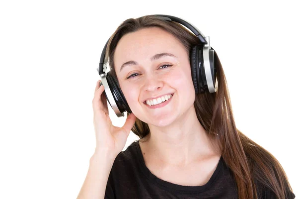 Junge Schöne Frau Genießt Mit Dem Hören Der Musik — Stockfoto
