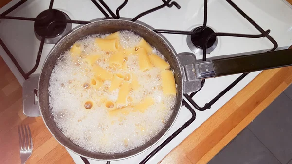 Cocinar Pasta Fideos Fettuccine Agua Caliente Olla — Foto de Stock