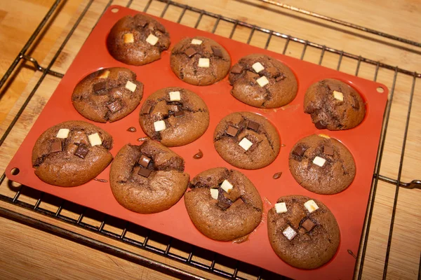 Close Van Vers Gebakken Chocolade Muffins Muffin Pan — Stockfoto