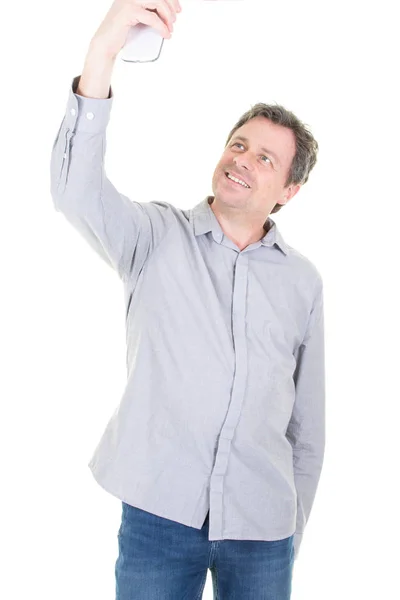 Selfie Beyaz Arka Plan Üzerinde Alarak Mutlu Casual Adam — Stok fotoğraf