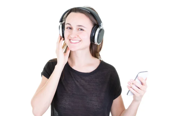 Giovane Donna Che Ride Ascolta Musica Con Auricolari Smartphone — Foto Stock