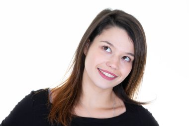 Beyaz gülümseme bakmak kopya alanı ile güzel kız