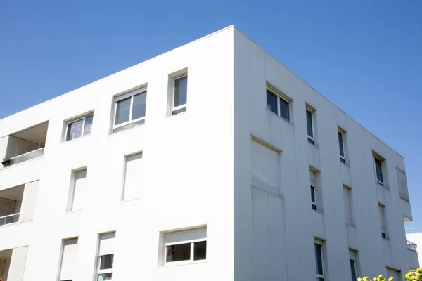 Modern White Apartment Buildings Sunny Day Blue Sky — Stock Photo, Image