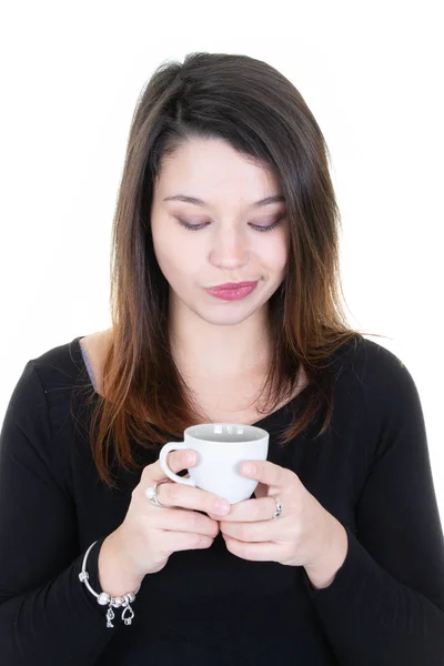 Mujer Joven Con Taza Café Mira Hacia Abajo Taza Divertida —  Fotos de Stock