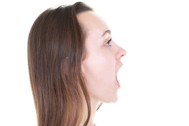 Kızgın yan kopyalama alanı ile kadın profili bağırır