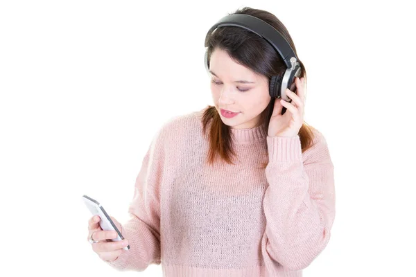 Retrato Chica Alegre Atractiva Con Auriculares Tocando Ojos Cerrados Aislados —  Fotos de Stock