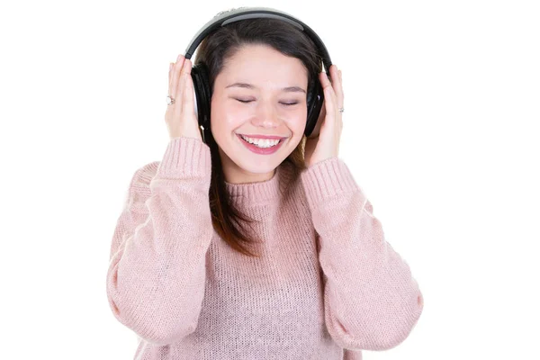 Estilo Vida Retrato Bela Jovem Alegre Ouvir Música Celular Fundo — Fotografia de Stock