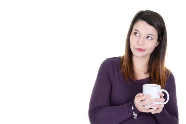 Bonita Boca Morena Jovem Mulher Com Caneca Chá Café Olhando — Fotografia de Stock