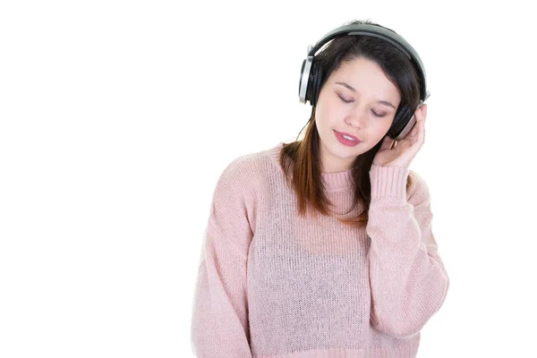 Fille Aux Cheveux Bruns Avec Écouteurs Écoutant Musique Avec Les — Photo