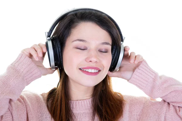 Retrato Bela Jovem Olhos Fechados Mulher Com Fones Ouvido Dentro — Fotografia de Stock