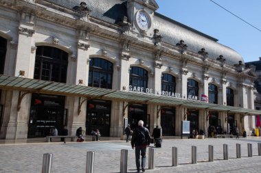 Bordeaux Nouvelle Aquitaine / Fransa - 03 28 2019 : istasyon treni gare de Bordeaux st jean saati, Fransa