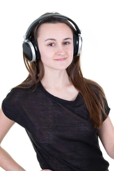 Ευτυχισμένη Νεαρή Γυναίκα Ακουστικά Λευκό Φόντο — Φωτογραφία Αρχείου