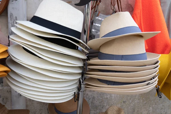 Красочные Летние Шляпы Продажи Уличном Рынке — стоковое фото