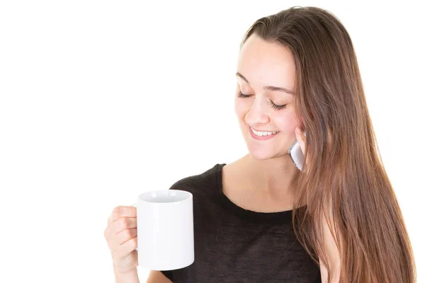 Jovem Com Caneca Chá Café Tem Conversa Telefone Inteligente Fundo — Fotografia de Stock