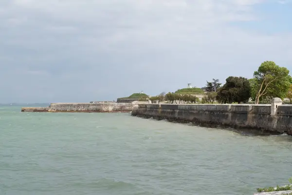 Costa Marítima Com Fortificação Saint Martin França Uma Aldeia Unesco — Fotografia de Stock