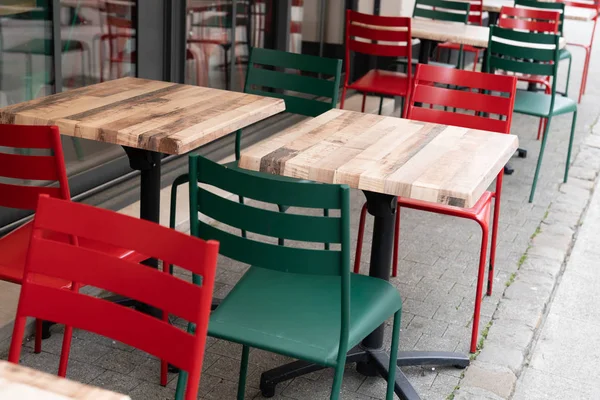 Red Green Colored Tables Chairs Street Cafe City — Stock Photo, Image