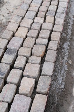 kenar yerleştirerek inşaat altında asfalt sokak