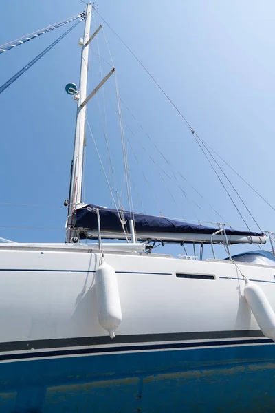 セーリングヨットマストロープと詳細のリギング — ストック写真