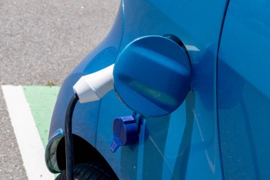 Elektrikli araba gelecekteki Ev araç konseptinde sokak park değişiyor
