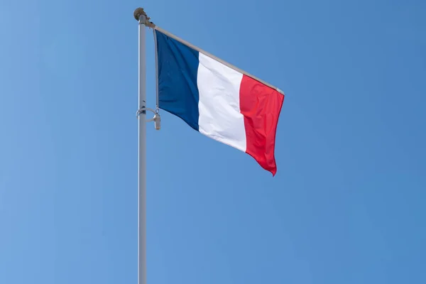Французский Флаг Дующий Ветру Белом Красно Синем — стоковое фото