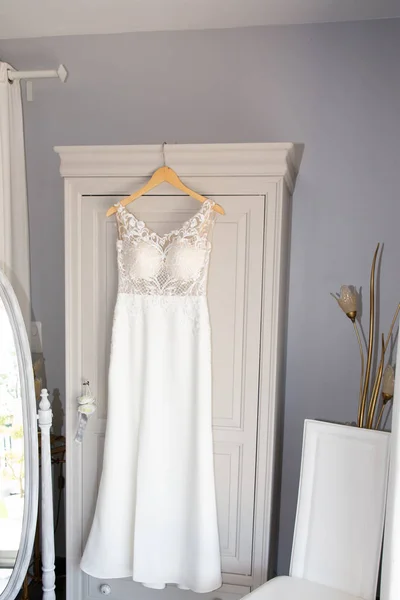 Perfekt Brudklänning Hemma Äktenskaps Dag Galge — Stockfoto