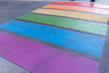 gökkuşağı bayrağı LGBT yaya geçişi gay dostu kentsel Crossway