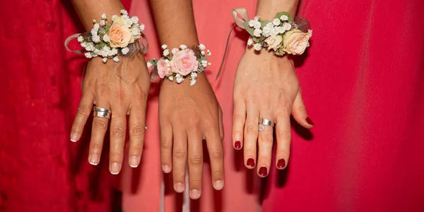 Bride Bridesmaids Red Pink Dress Flowers Bracelets Hands Web Banner — Stock Photo, Image