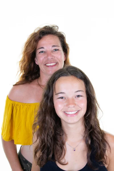 Atractiva Madre Rizada Feliz Hija Adolescente Sonriente — Foto de Stock